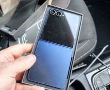 Samsung ZFlip7 outer screen working inner screen needs replacing 250-300 Fonfix