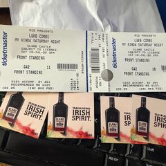 Luke Comb x 2 standing front tickets & 4 drinks !