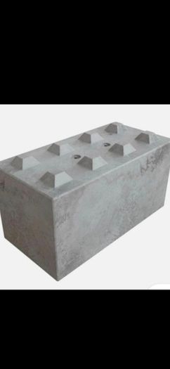 large concrete kelly blocks