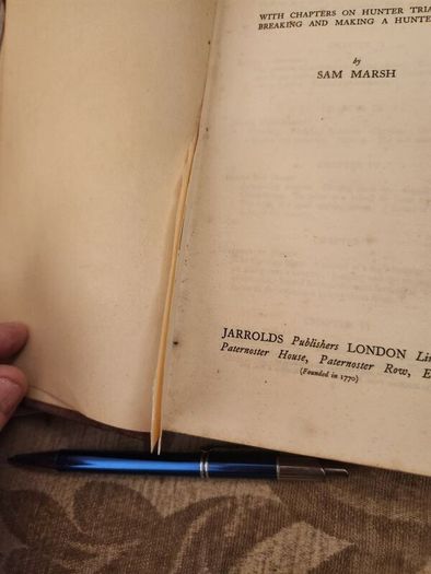 The Horseman's Year Book. Edited By Lt.col.w.e.lyon. 1950 First Edition Hardback In Good Condition. Plus Hunting,showing, And Chasing. By Sam Marsh. See Photos For Same.