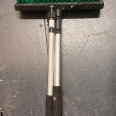 Telescopic water-fed cleaning brush
