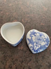Vintage porcelain heart-shaped trinket box