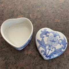 Vintage porcelain heart-shaped trinket box
