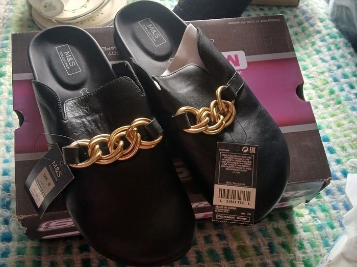 Ladies Shoes/Clogs