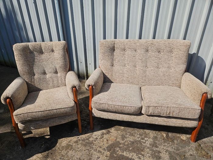 Settee couch