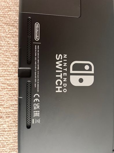 Nintendo Switch Bundle - Pristine V2 (4 Joycons + Mario Kart + 512GB)