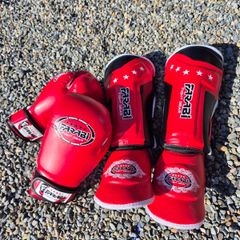 BRAND NEW Farabi kids 8oz boxing gloves and shin pads MMA BJJ fight gear training