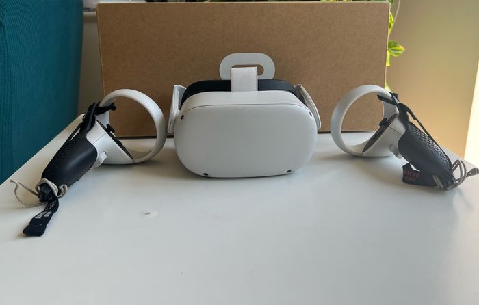 Meta Quest 2 VR Headset + Box + AMVR Controller grips