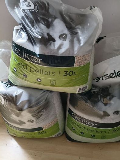 70 Litres of Agriselect Wood Pellet Recycled Non Clumping Wood Cat Litter
