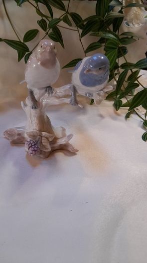 Birds  figurine