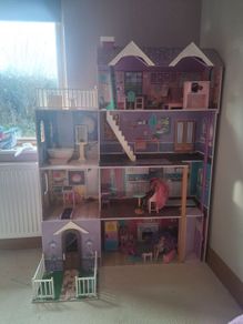 Large Doll House