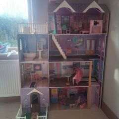 Large Doll House