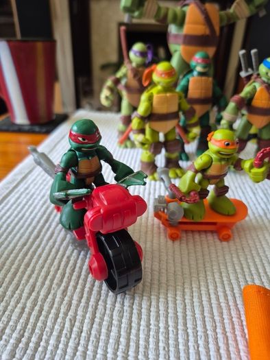 Teenage Mutant Ninja Turles Figures