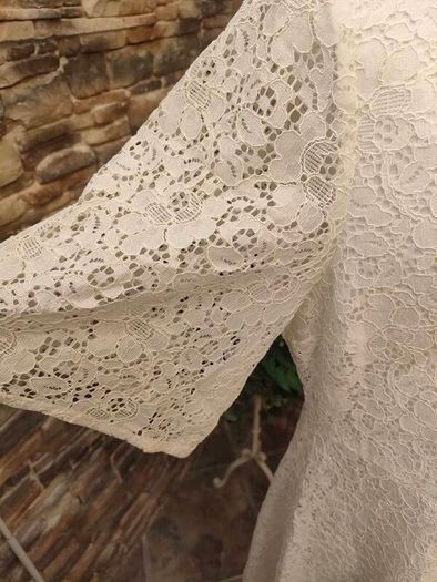 white/ Cream lace dress size 16 Postage included