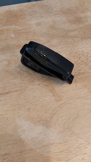 Sunglasses Clip for Windscreen sun visor