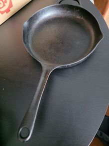 Frying pan, cast iron, 28 cm