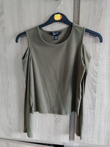 New look cold shoulder top would fit adult xs