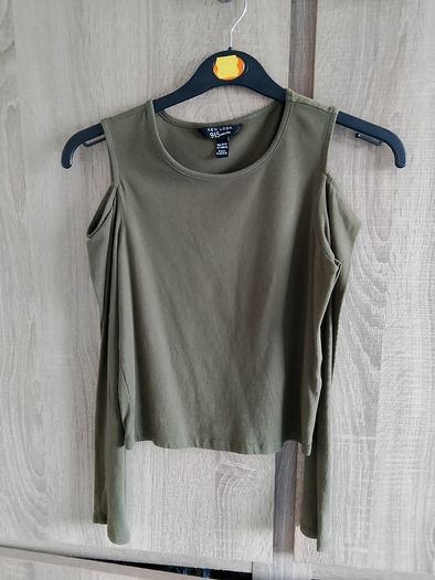 New look cold shoulder top would fit adult xs