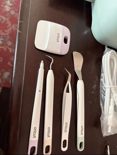 Cricut Explore 3 and tools