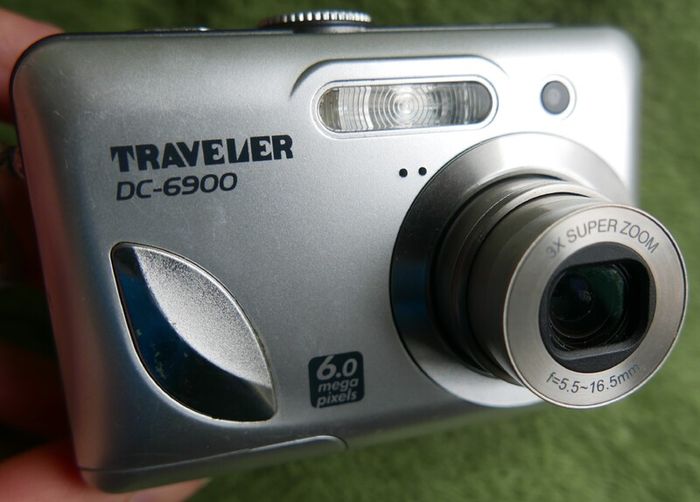 Traveler DC-6900 6MP Digital Camera 2Gb SD Card and bag  Tested
