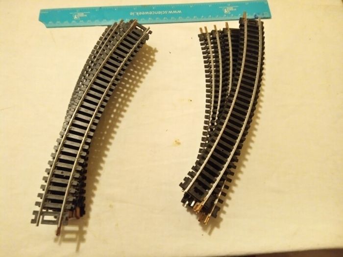Hornby etc. OO Train/Carriages etc. Job lot. READ AD.
