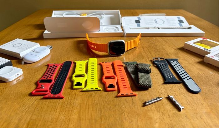 Apple Watch SE 2nd Gen GPS 40mm Starlight Aluminium Case 1 Owner Extras 14pc New Charger Case Strap Band Professional Office Work Lifestyle Fitness Outdoors Elegant Party Event Magnetic Ocean