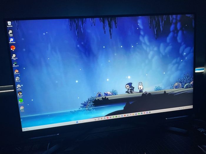 Samsung Odyssey G7 LS28BG700EPXXU 28" 4K UHD Smart Gaming monitor with Speakers