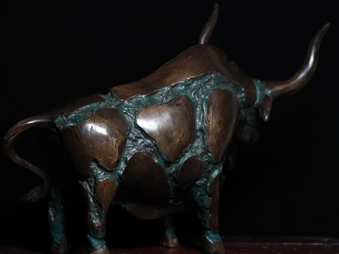 Brutalist Bull (26cm) - Patinated Bronze