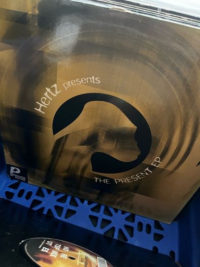 10e each Techno 12" vinyl