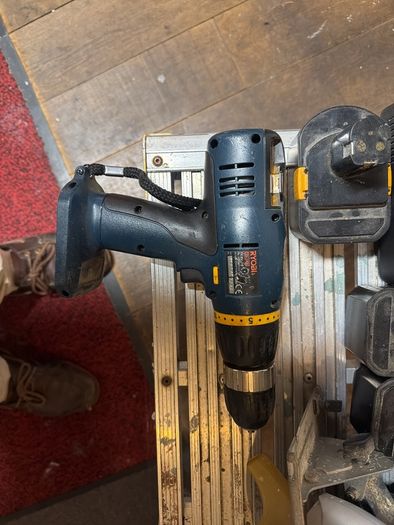 ryobi. Screw driver and saw 3 batteries and charger