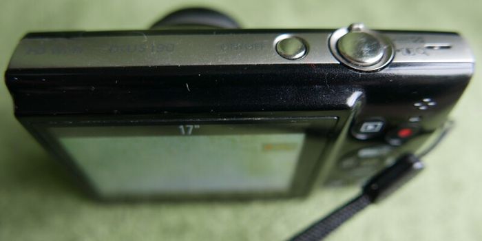 Canon IXUS 190 Compact 20 MP Digital Camera, 1/2.3 Inch, CCD, 5152 x 3864 Pixels Working HD Wi-fi +SD card and charger