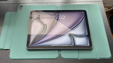 iPad Air M4 11" 128GB Space Grey Like New