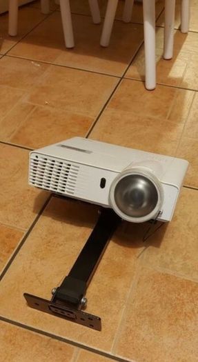 projector with wall bracket
