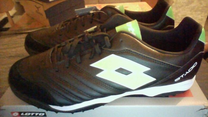 Lotto  stadio 300 II tf astro turf size 9.5
