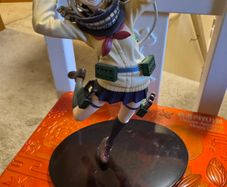 Bandai figure MHA Toga