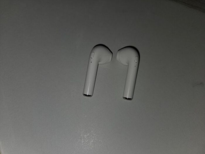 Wireless earbuds