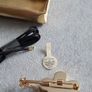 Marc Jacob Daisy perfume brooch pin Image 3