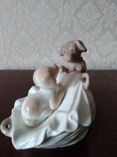 Tengra Valencia Spain Porcelain Figurine " Puppies at Play"