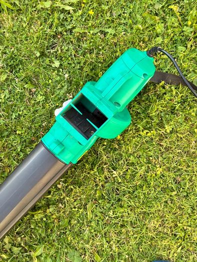 Ferrex Leaf Blower (Vacuum also but bag is damaged)