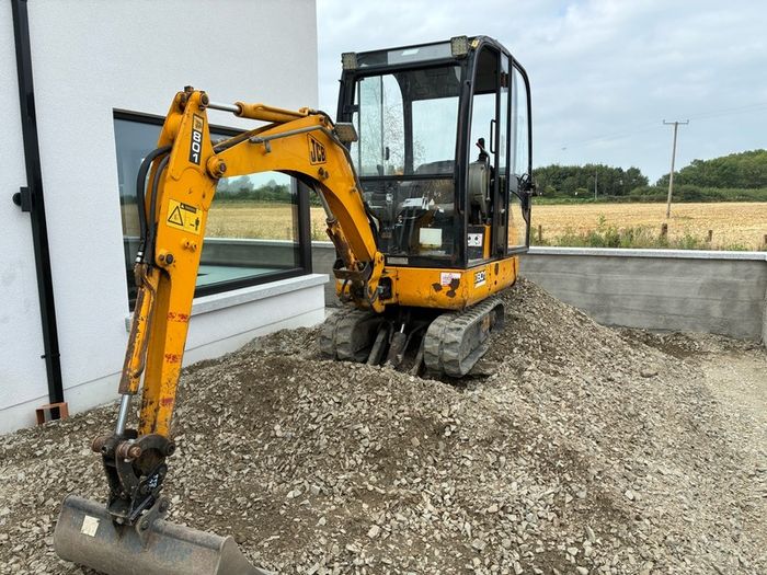 jcb digger 8017