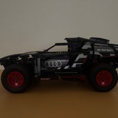Lego Technic 42160 Audi RS Q e-tron (Built)