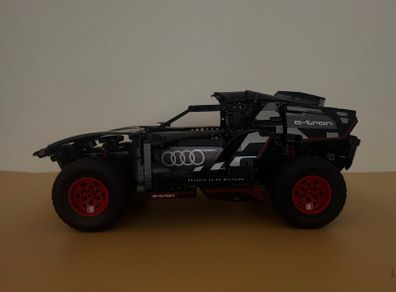 Lego Technic 42160 Audi RS Q e-tron (Built)