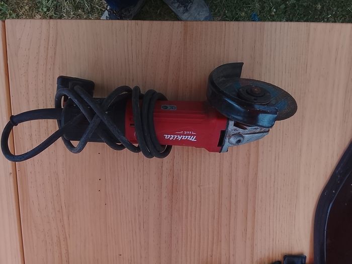Makita 115cm angle grinder