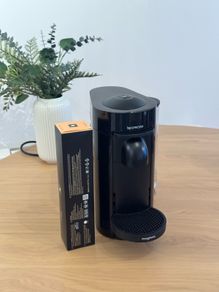 Nespresso Vertuo Plus + 10 Coffee Pods