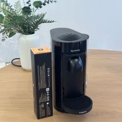 Nespresso Vertuo Plus + 10 Coffee Pods