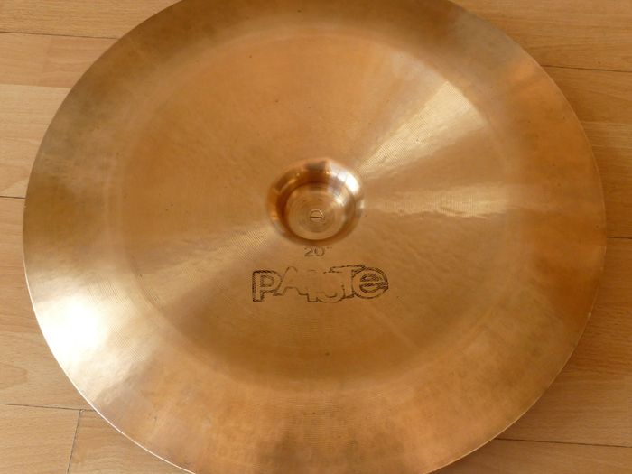 Paiste 2002 Black Label 20 inch China Type.