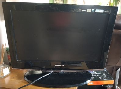 22" Samsung TV + remote