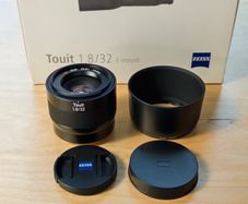 Zeiss Touit 1.8/32 32mm f/1.8 Sony E-Mount