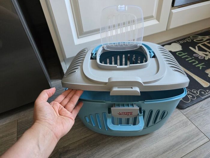 pet carrier