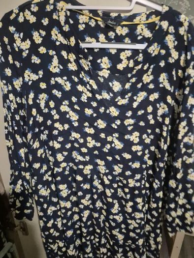Dresses suit size 20/22. E3 each